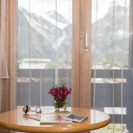 Ξενοδοχείο Bluemlisalp