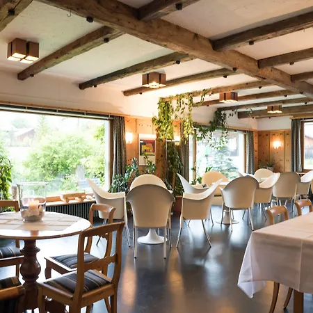 Ξενοδοχείο Bluemlisalp 3*